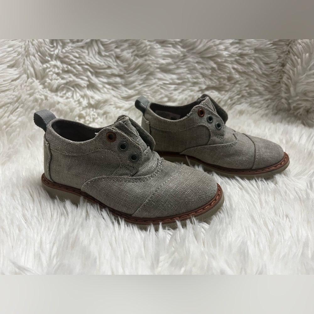 TOMS kids dress shoes size 7C